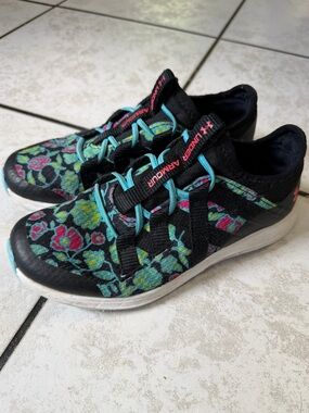 Under Armour Kids Sneakers with Teal & Pink Floral Print size 2.5